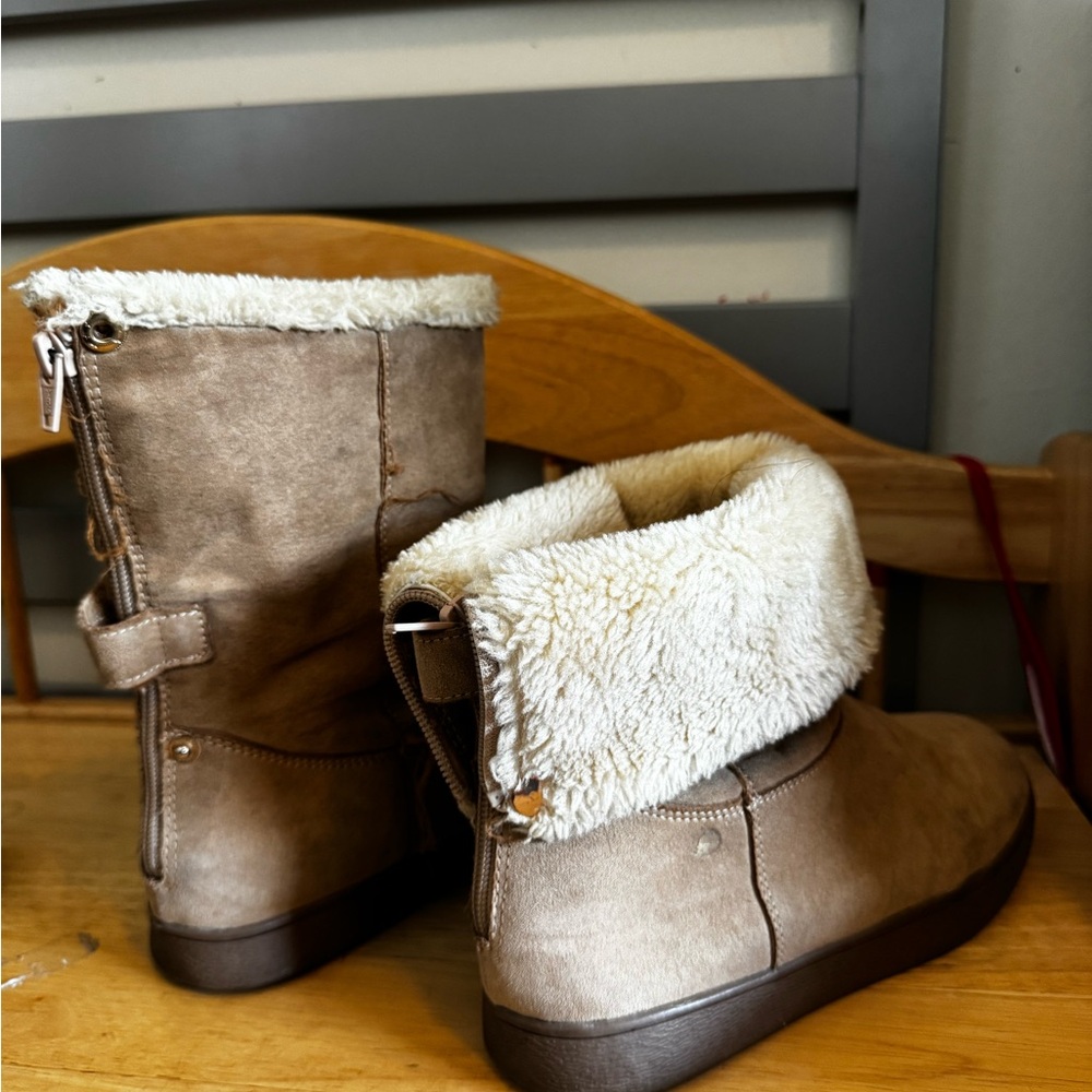 Cat & Jack Brown Faux-Suede Fold-Over Ankle Boots with Cream Sherpa Lining